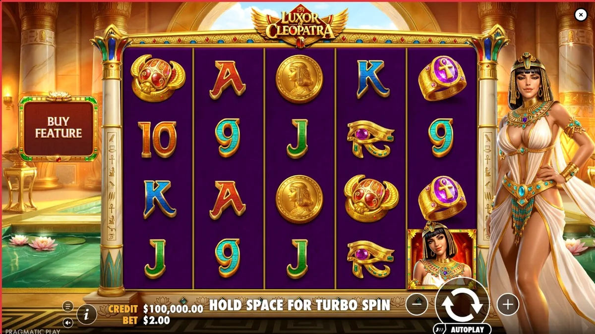 Simbol Cleopatra yang bersinar di gulungan slot Luxor of Cleopatra.